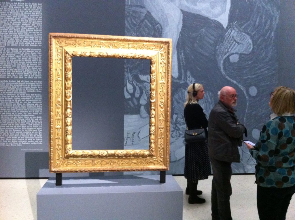 Der leere Rahmen im Städel Museum. Einst gehörte das Porträt zur Sammlung des Frankfurter Städel Museums. 1937 wurde es auf Befehl der Nazis beschlagnahmt und ins Ausland verkauft. Dem Museum blieb nur der Originalrahmen – 2019 wurde er bei der großen Ausstellung „Making van Gogh“ dem Publikum präsentiert.